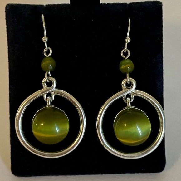 Silver Tone & Green Earrings - Picture 1 of 1